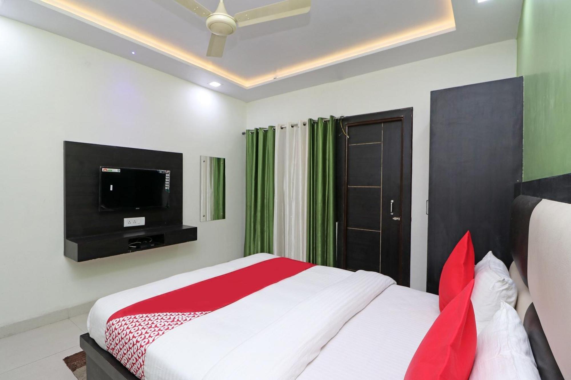 Oyo Hotel The Orient Tree Agra  Exterior photo